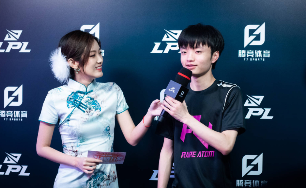 中场球员患 中场球员患