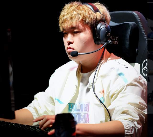 拭目以待 拭目以待