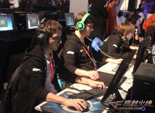 紧密的配合 紧密的配合